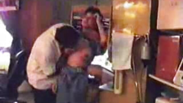 Babe frotte sa chatte et suce profondément une grosse bite comme film x gratuit jeune fille un pro