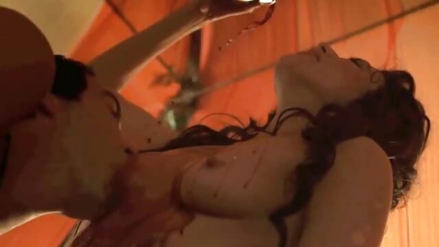 Screw site porno stream the Cops - Une mauvaise fille latina fait une pipe à un flic