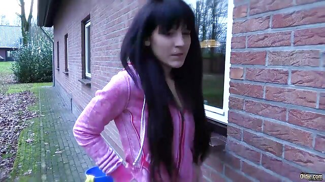 Babe glam aime site film porno streaming donner une pipe taquine