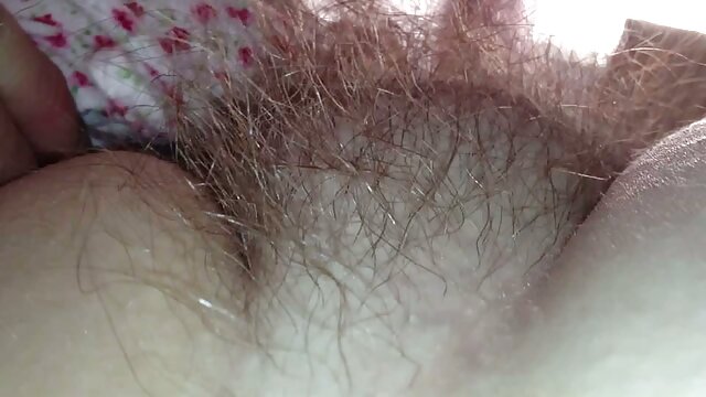 Une nympho russe exquise monte pas son petit film sexe gratuit arabe ami