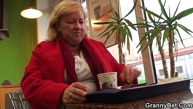 Touche mes film porno tukif gros seins et baise mon grand-père à la chatte vierge de l'adolescence