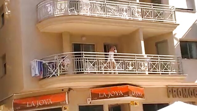 La belle-mère Cherie DeVille discipline des films porno arabe une adolescente lesbienne avec la langue