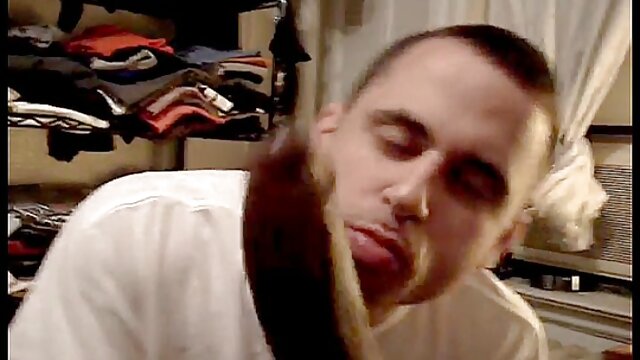 Blondy baise une pournou gratouit grosse bite avec ses gros seins