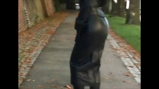 La milf très plantureuse film sxs gratuit Kira Queen fait une sex-tape amateur maison