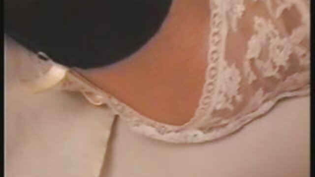 Claire mature et mariée dans un filme porno entier gangbang de chambre d'hôtel
