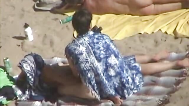 Diana Rius aux seins chauds touche son corps film porno bi gratuit sous l'eau