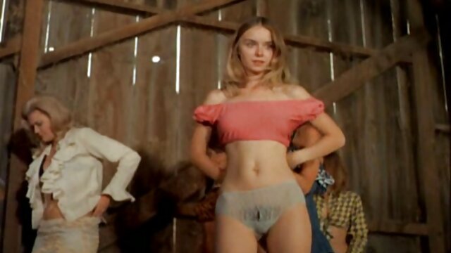 Des filles chaudes se font labourer par un inconnu porno gratuit pere et fille
